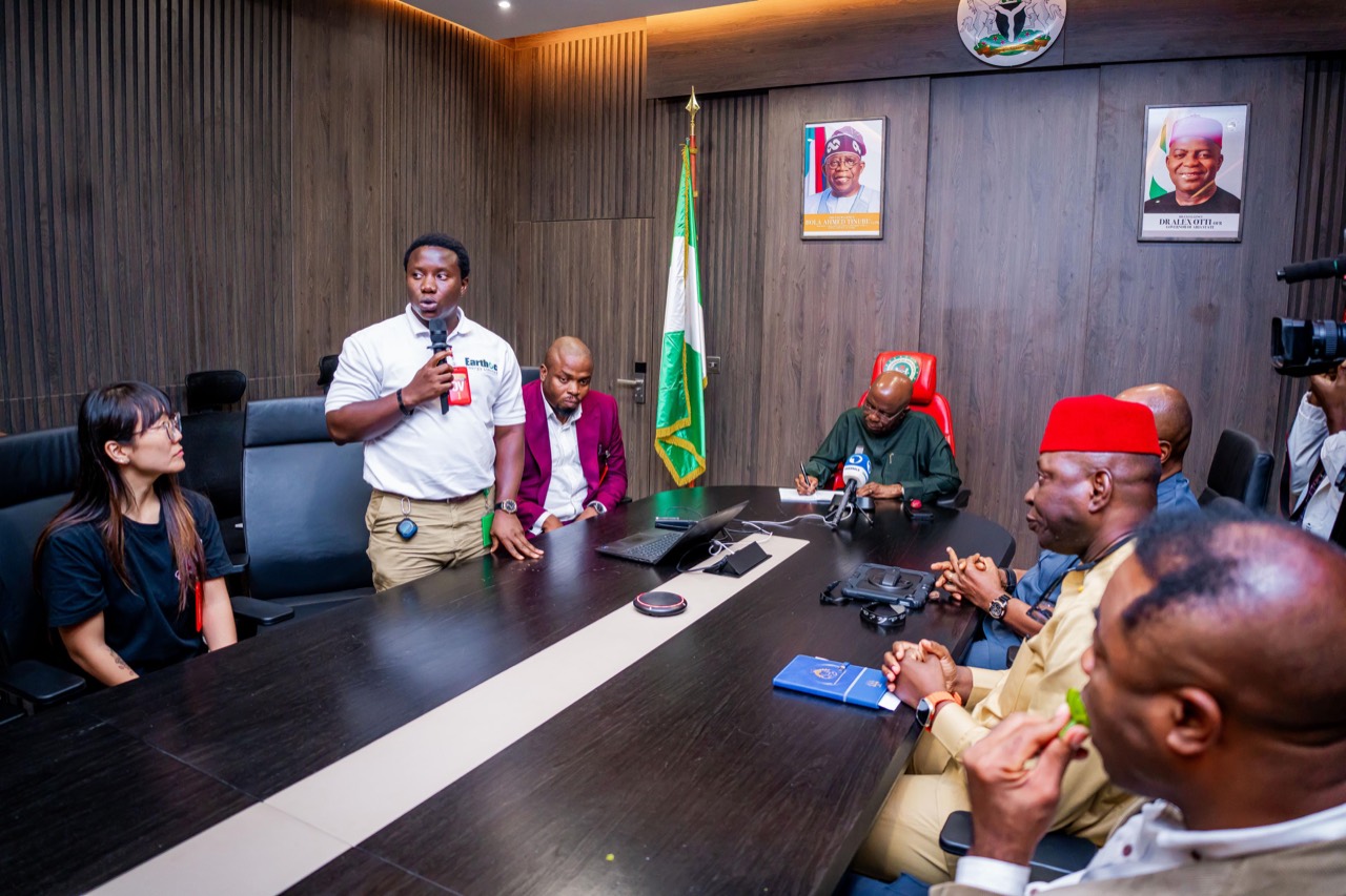 Earthoc Gas presenting the Owaza CNG mother station project to Abia State stakeholders