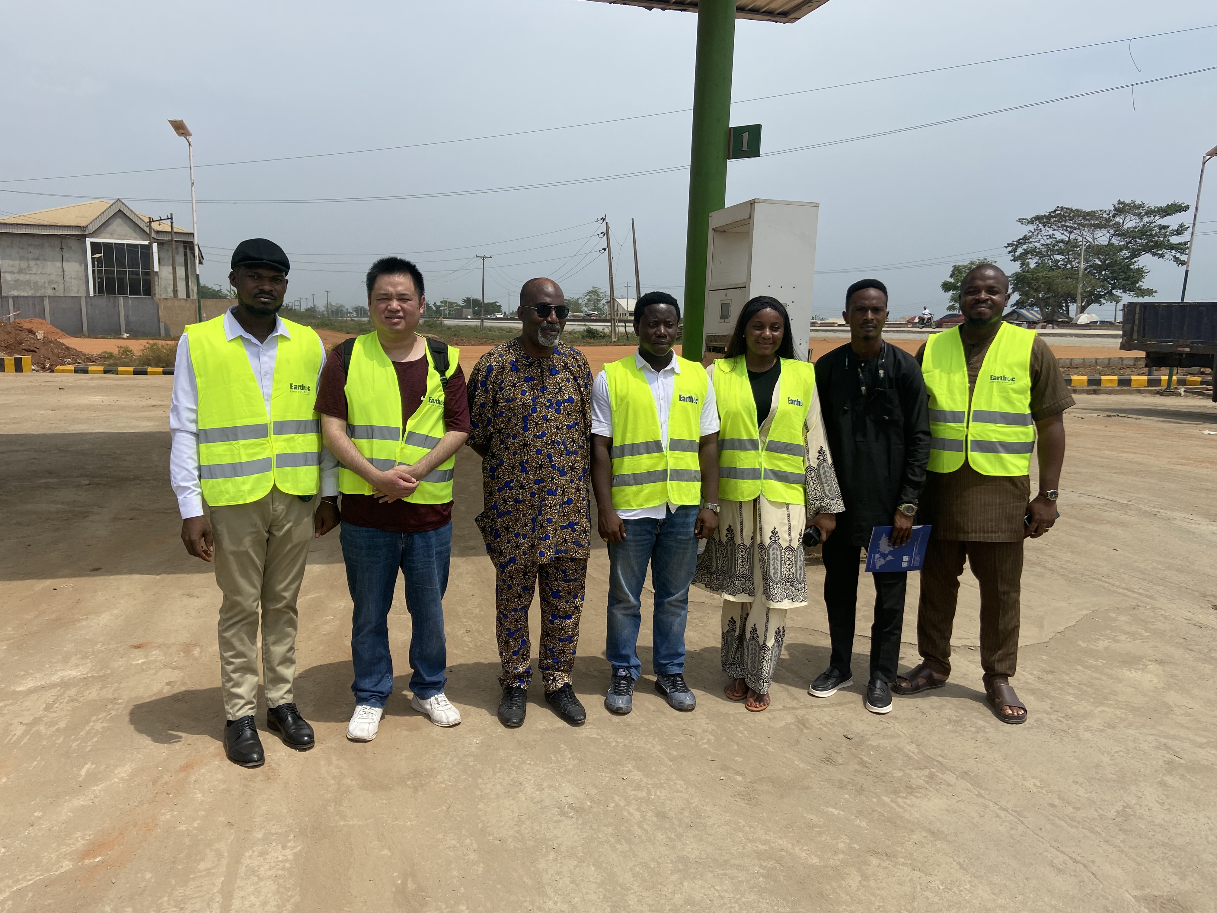 Earthoc Gas project team and technical partners at a live gas infrastructure site