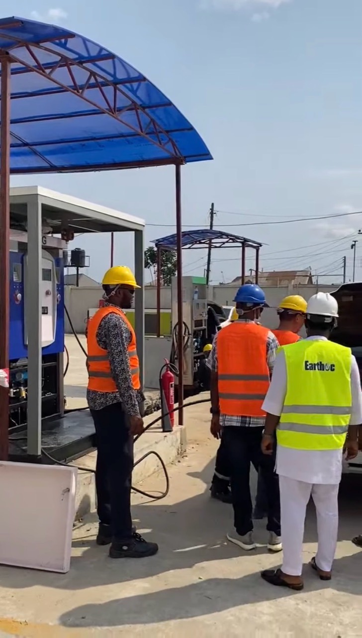 Earthoc Gas team supervising CNG station commissioning